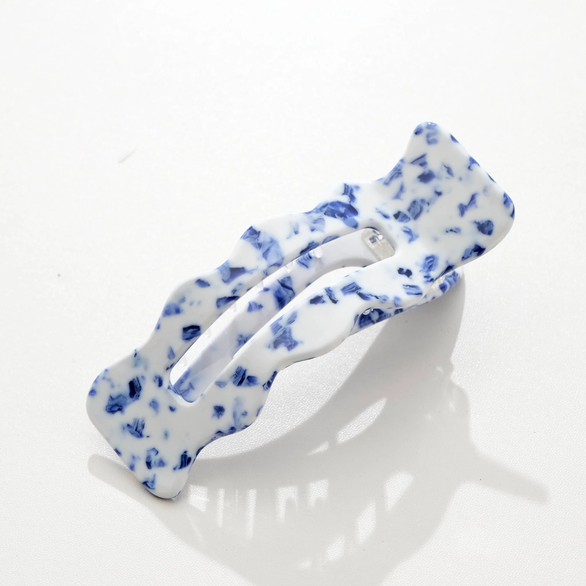 Jane Coastal | Scalloped Flat Lay Claw Clip - Image 4