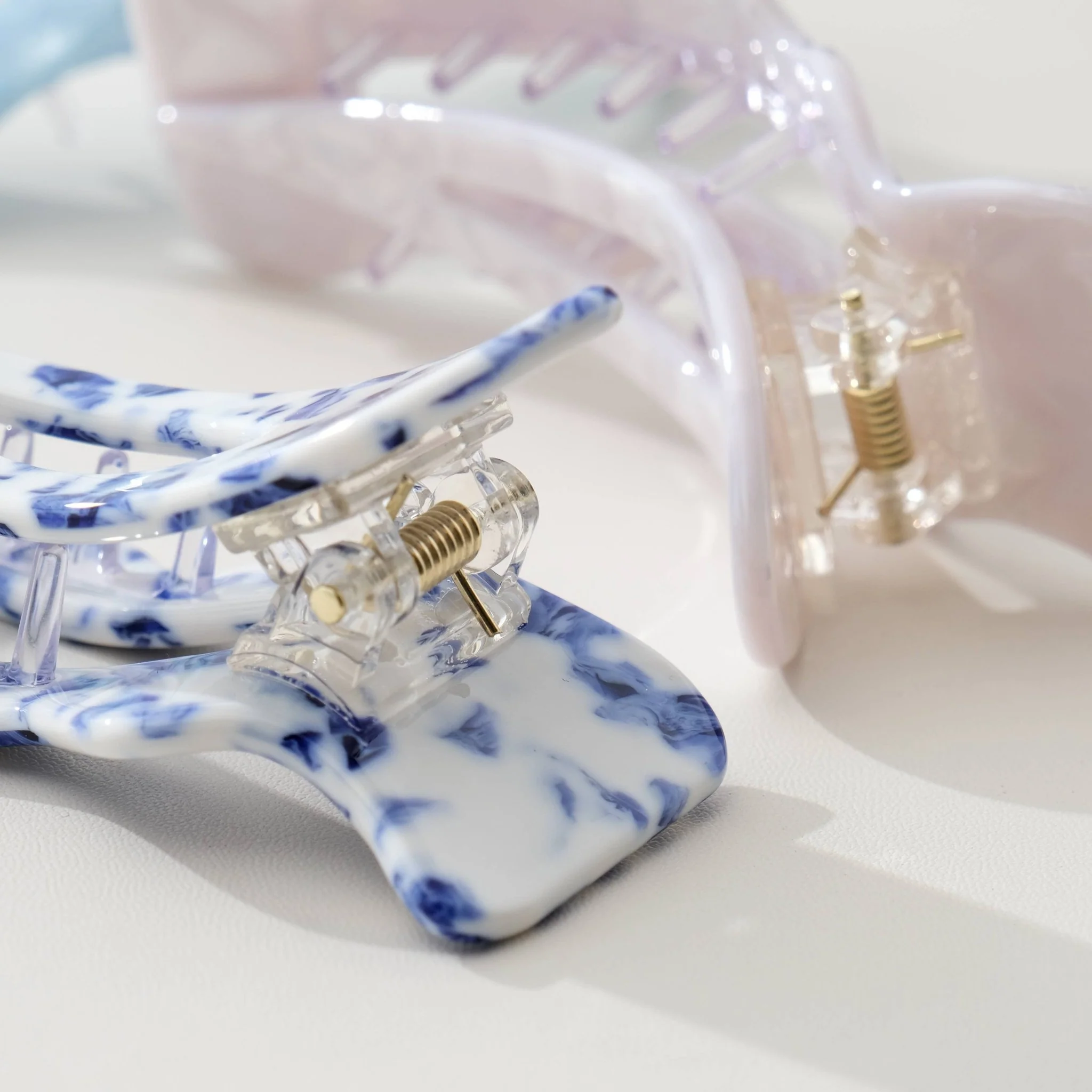 Jane Coastal | Scalloped Flat Lay Claw Clip - Image 6