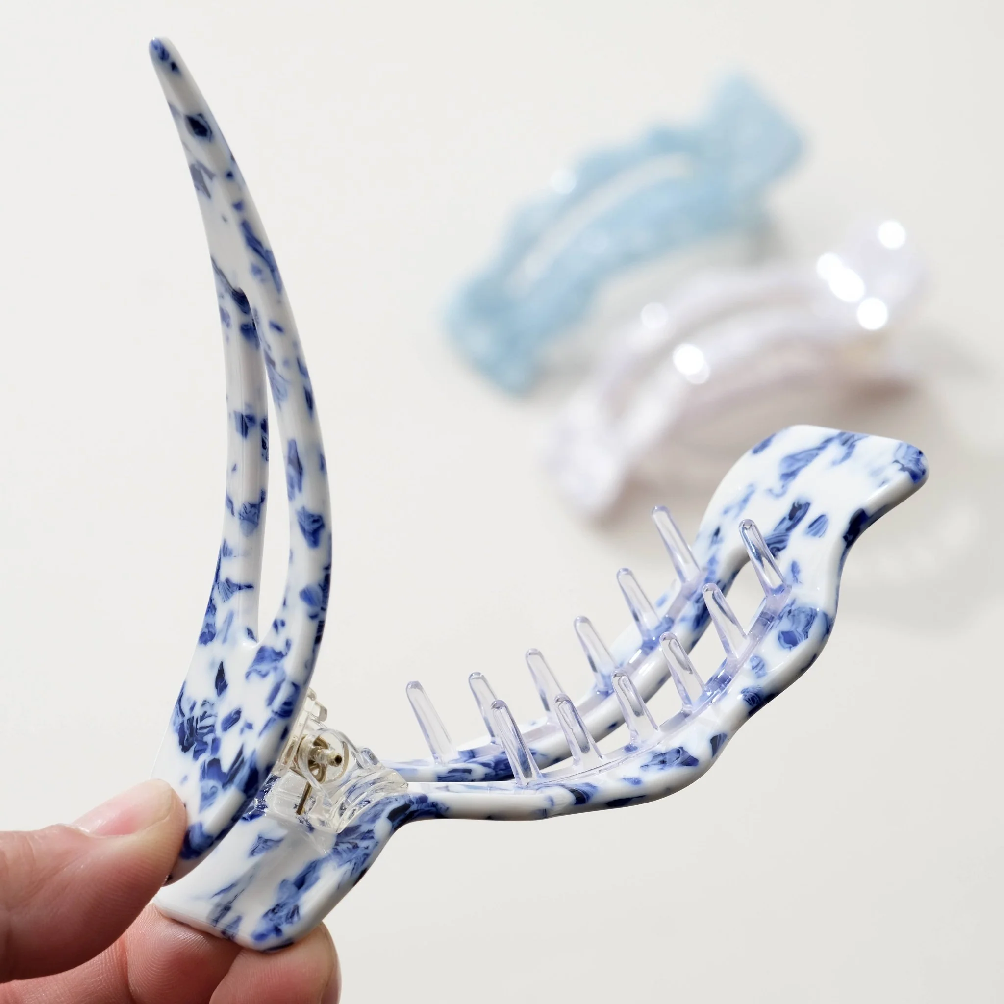 Jane Coastal | Scalloped Flat Lay Claw Clip - Image 7