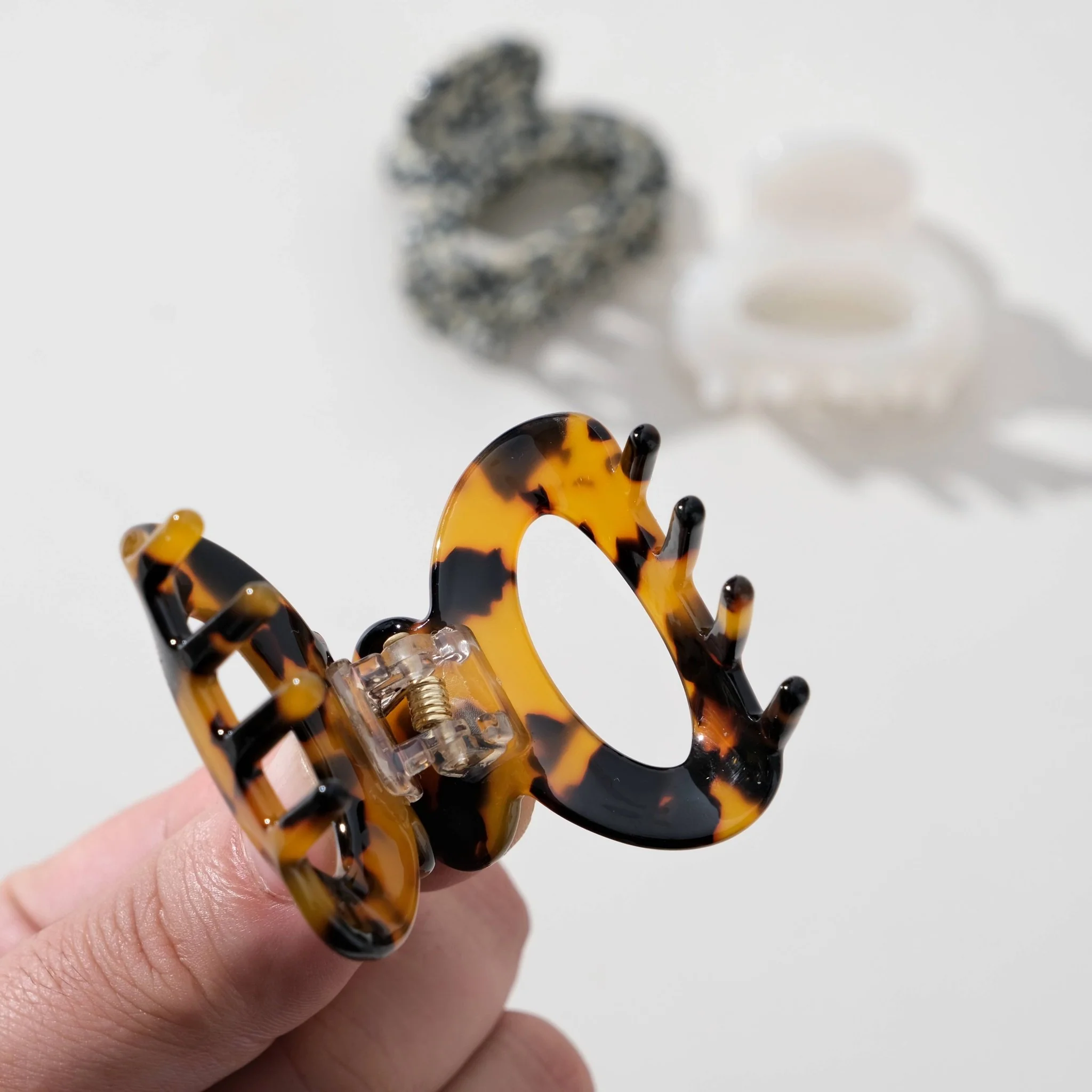 Lucie Core | Mini Bubble Claw Clip - Image 5
