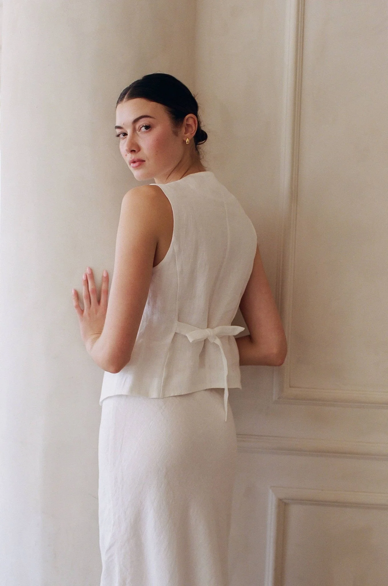 Linen V-Neck Button Down Vest | Off White - Image 4
