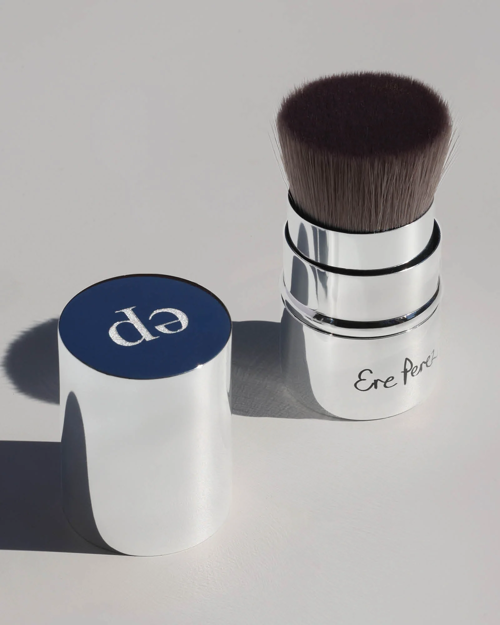Eco Vegan Retractable Kabuki Brush - Image 2