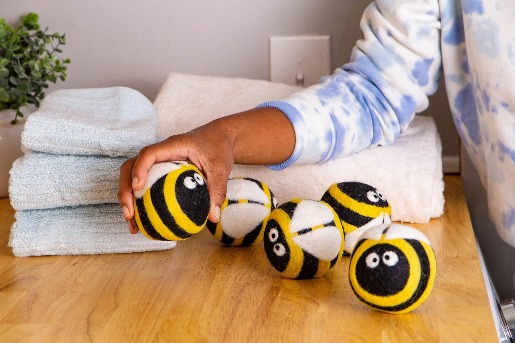 Busy Bees Eco Dryer Ball - Image 5