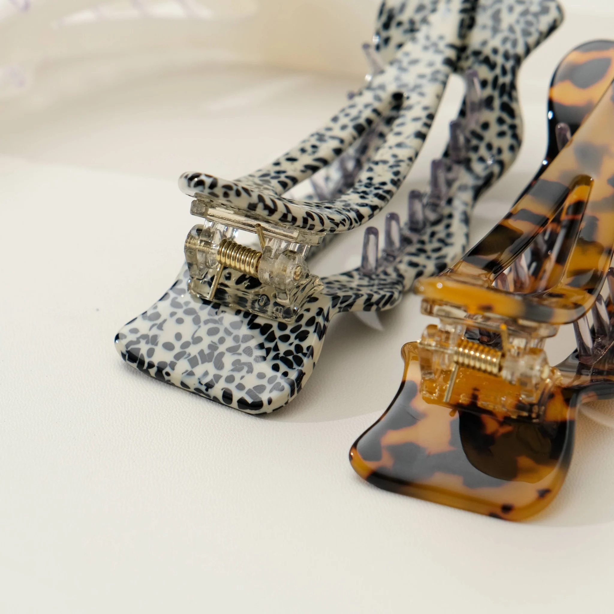 Jane Core | Scalloped Flat Claw Clip - Image 6