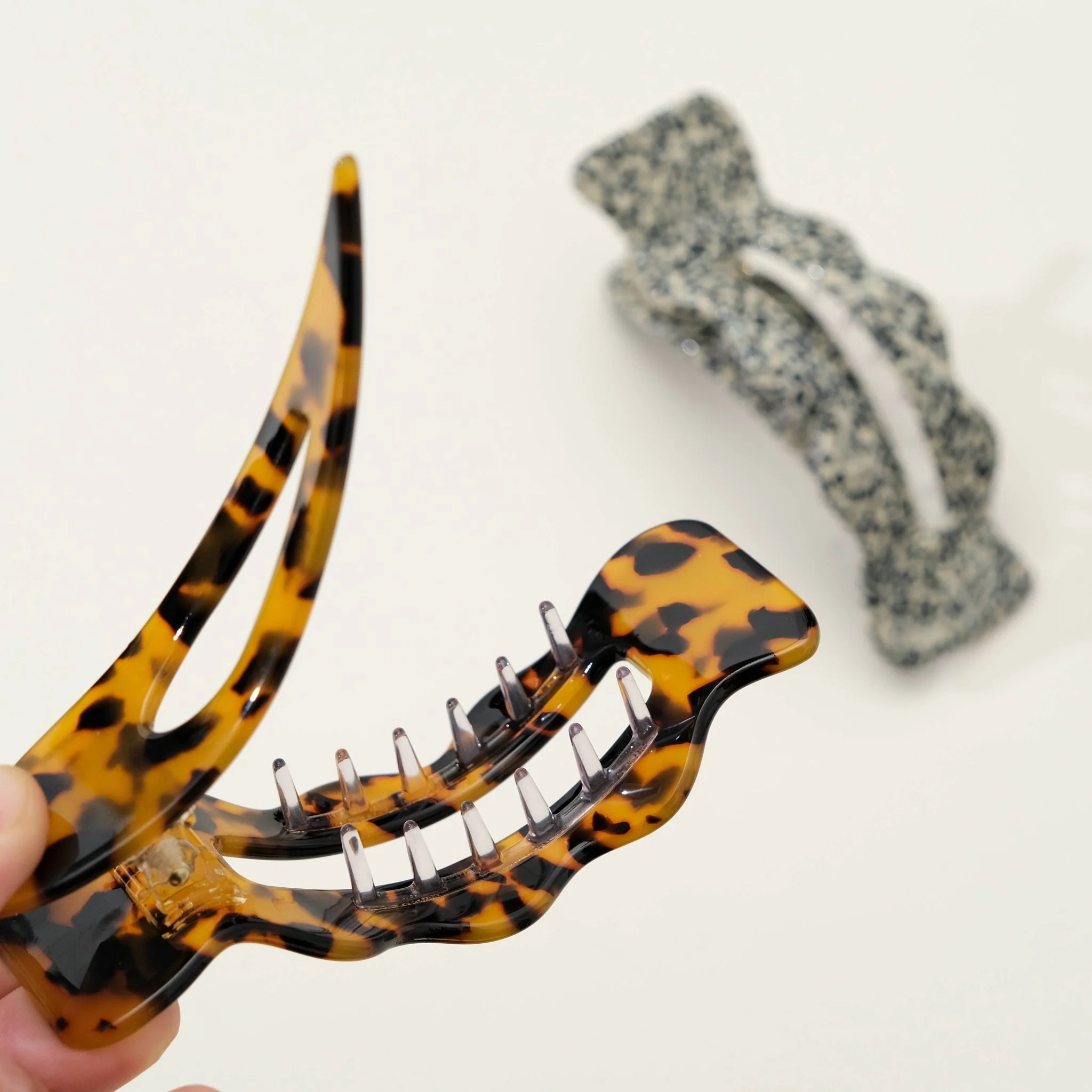 Jane Core | Scalloped Flat Claw Clip - Image 7