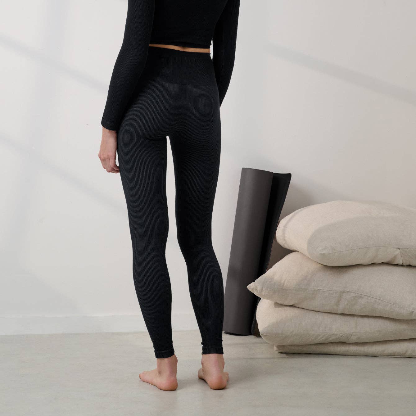 Seamless Modal Flow Legging | Immersed Black - Image 3