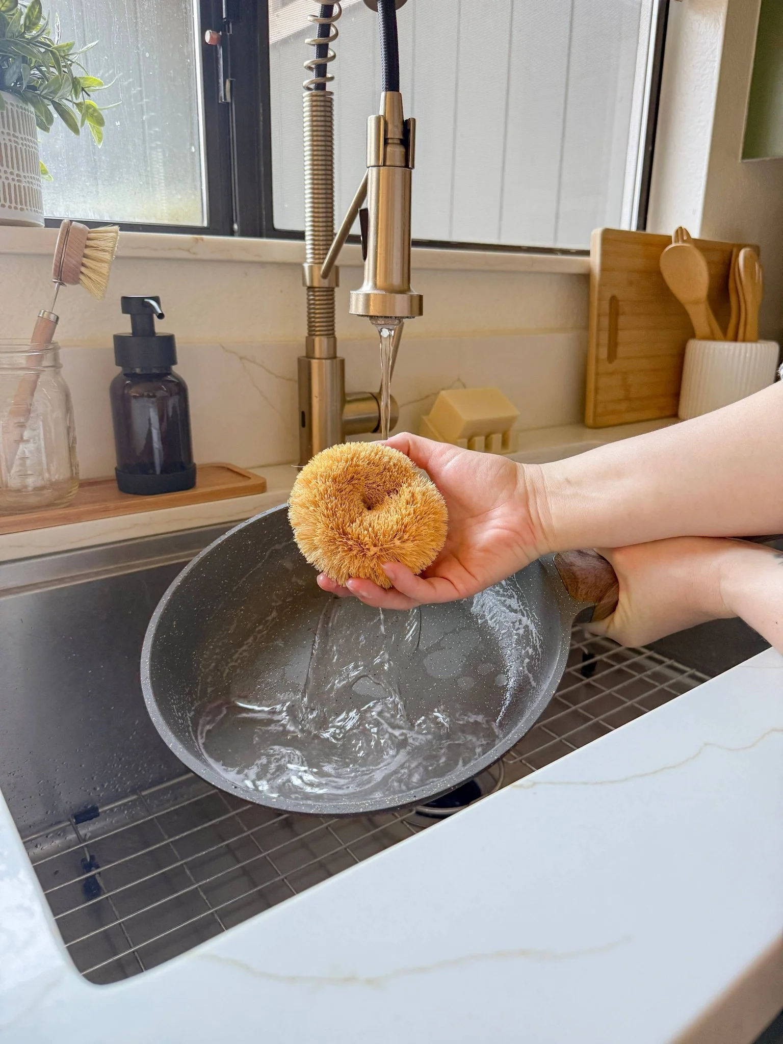 Round Coconut Scrubbie - Image 2