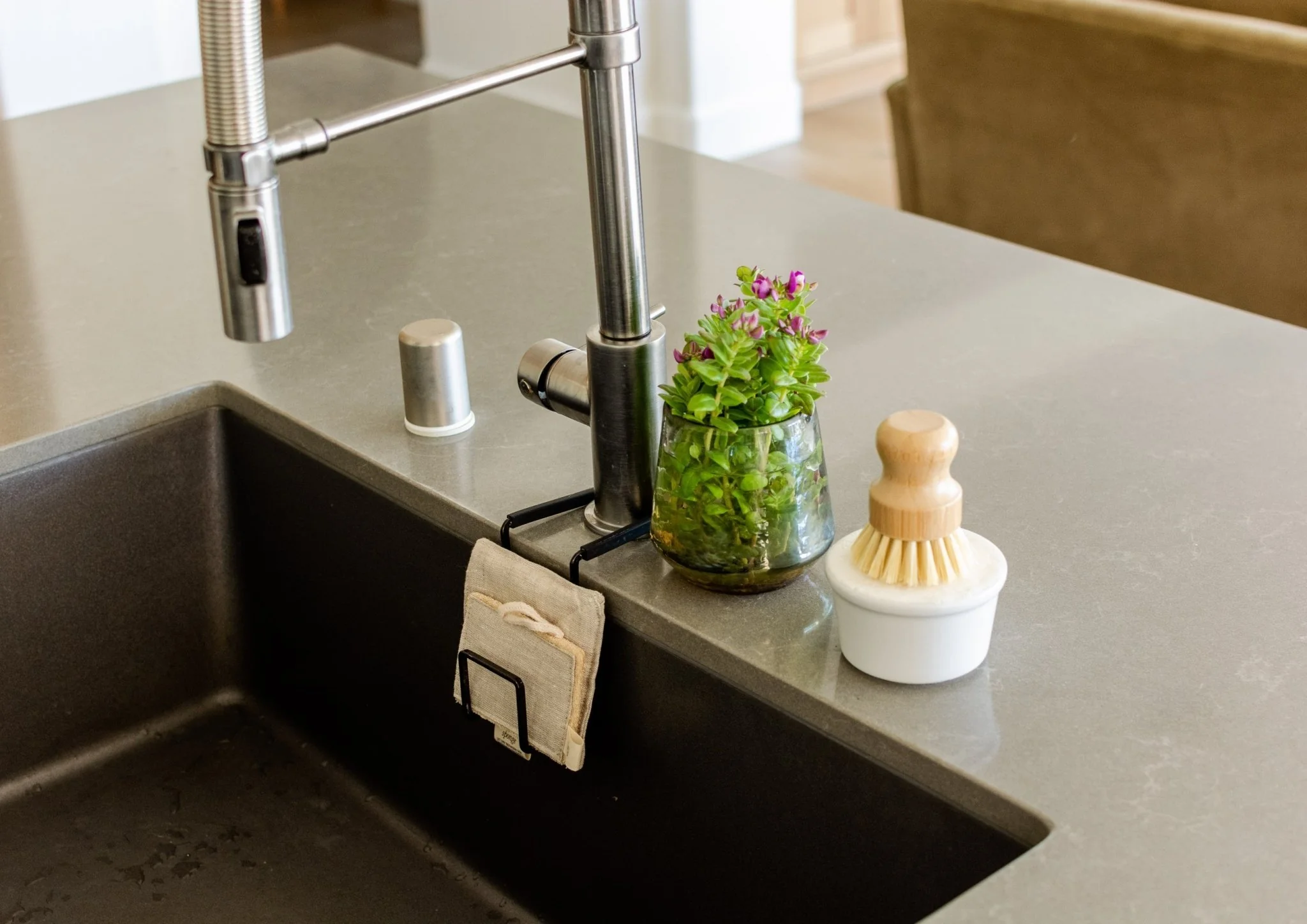 Ardent Goods' Citrus Refillable Dish Soap - Image 4