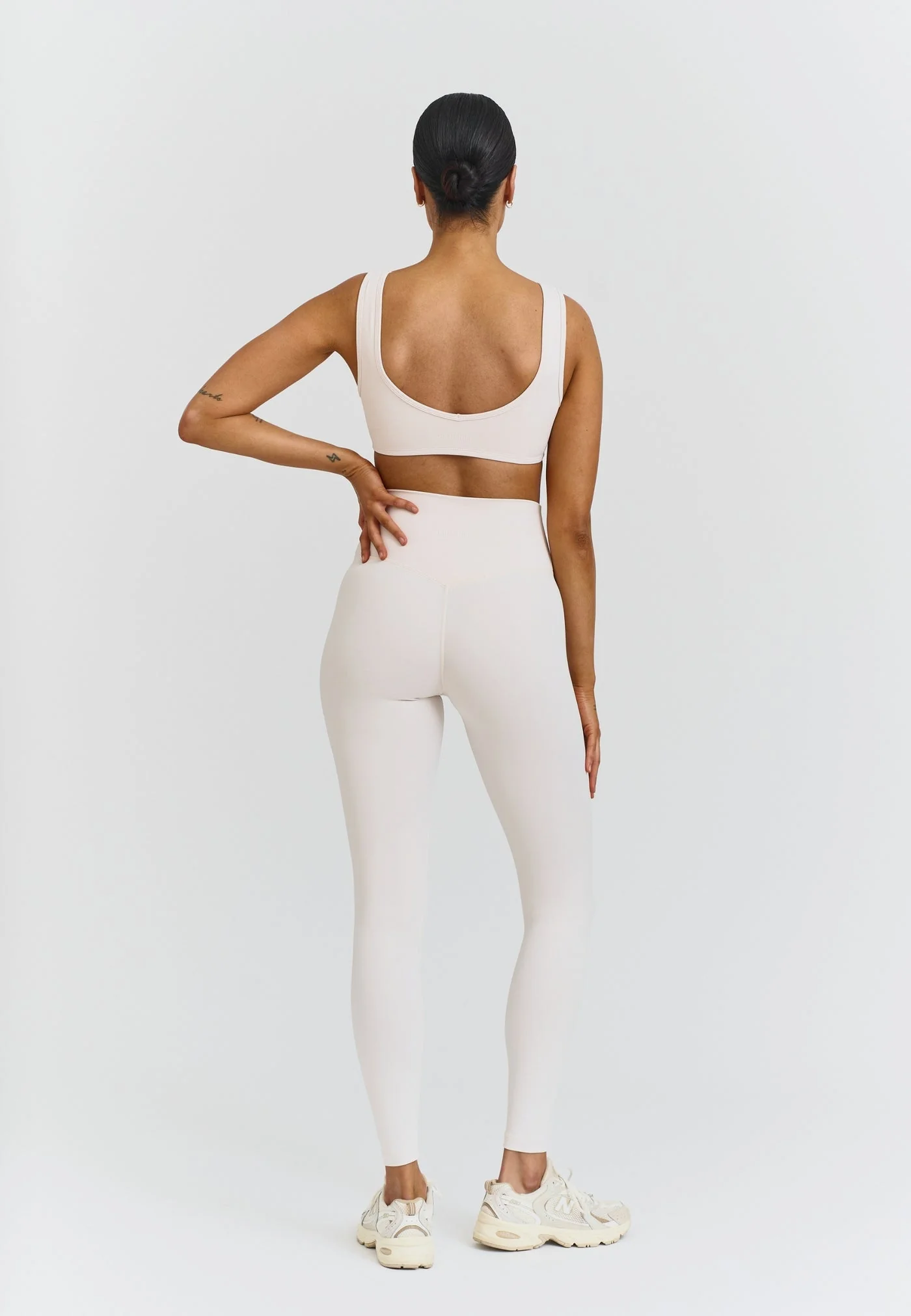 Softsculpt Deep V-Neck Sports Bra - Image 5
