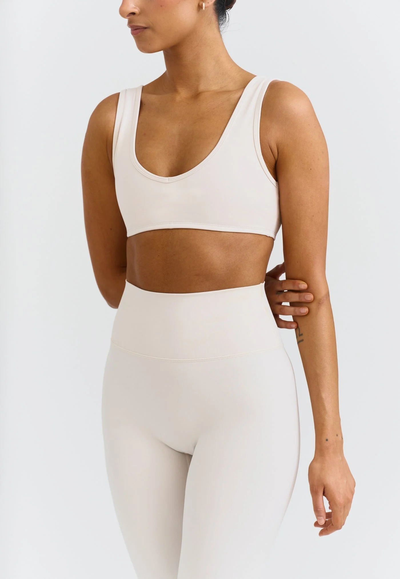 Softsculpt Deep V-Neck Sports Bra - Image 6