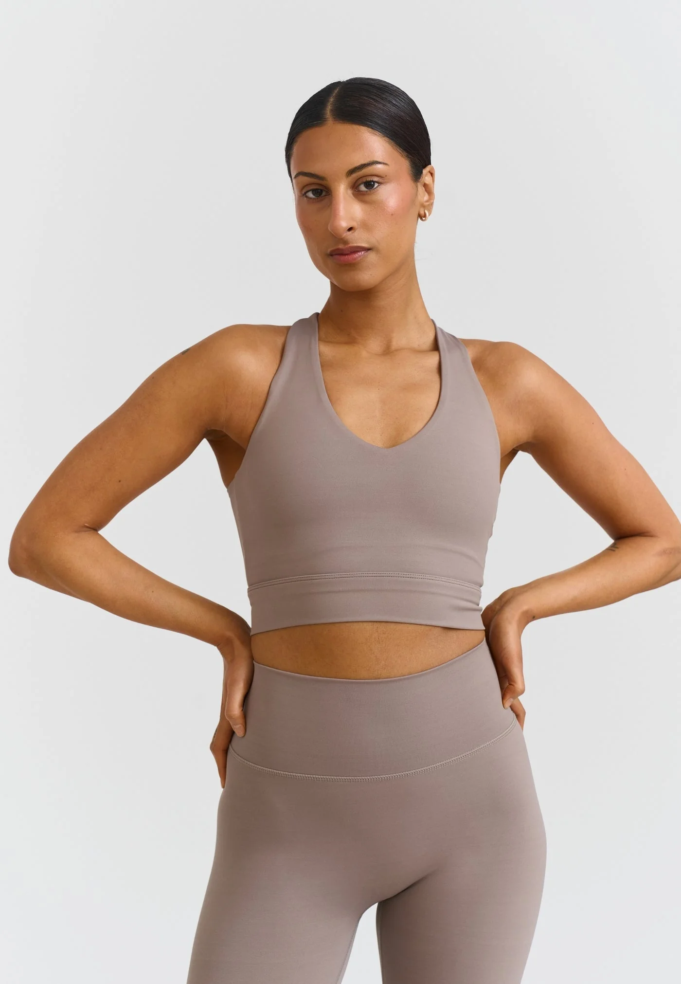 Softsculpt V-neck Cross Back Sports Bra - Image 2