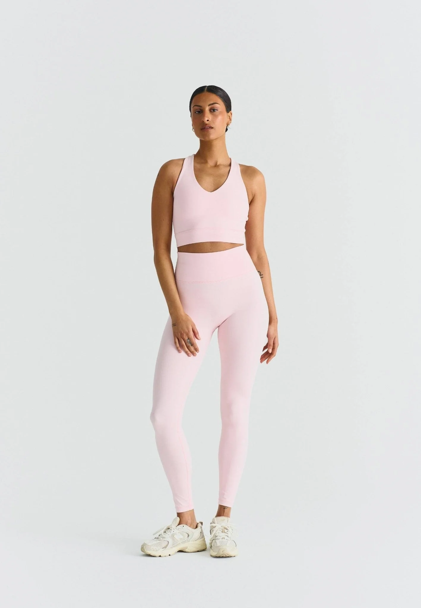 Softsculpt V-neck Cross Back Sports Bra - Image 4