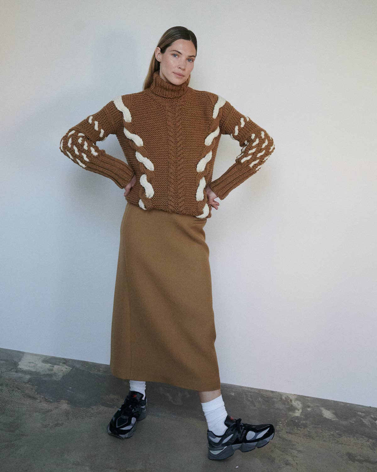 Barbora | Handmade Brown Wool Cable Turtleneck - Image 7