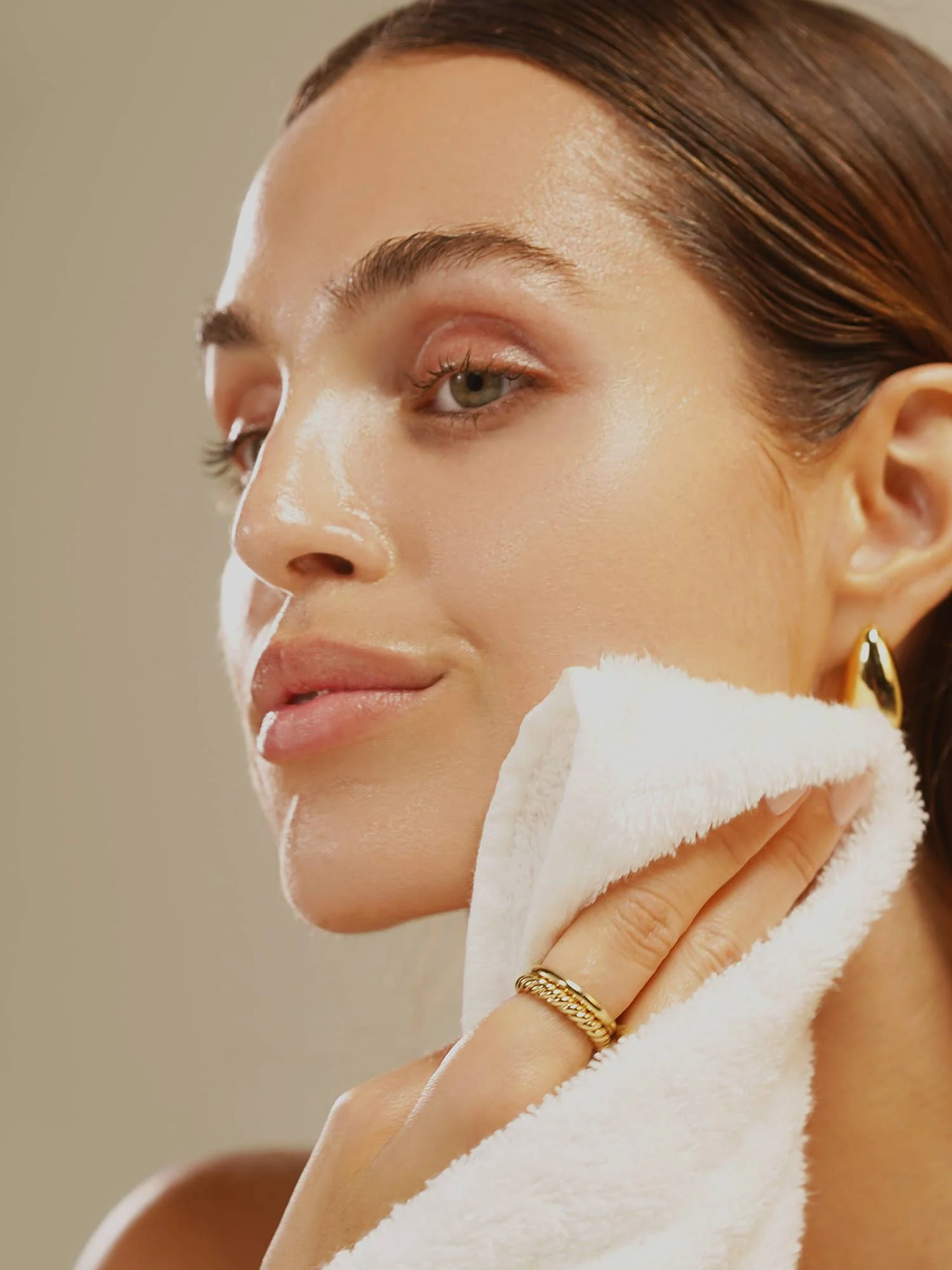Renew Nourishing Cleanser - Image 8